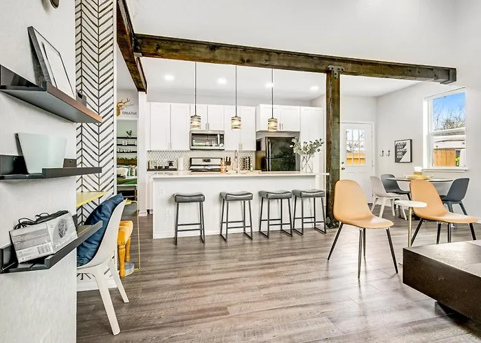 Holiday Three-Bedroom Home