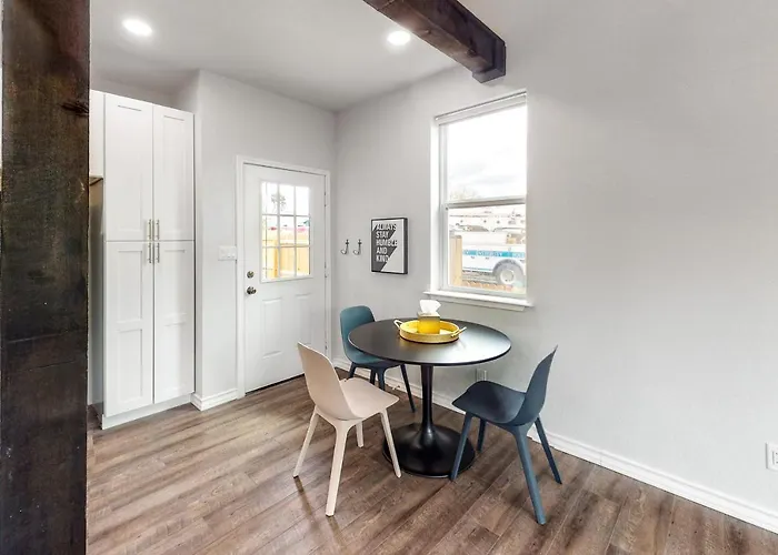 Holiday Three-Bedroom Home
