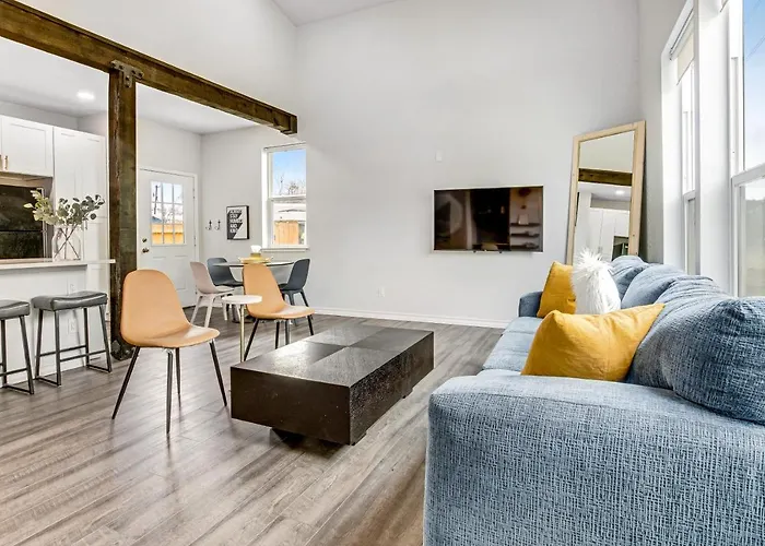 Holiday Three-Bedroom Home